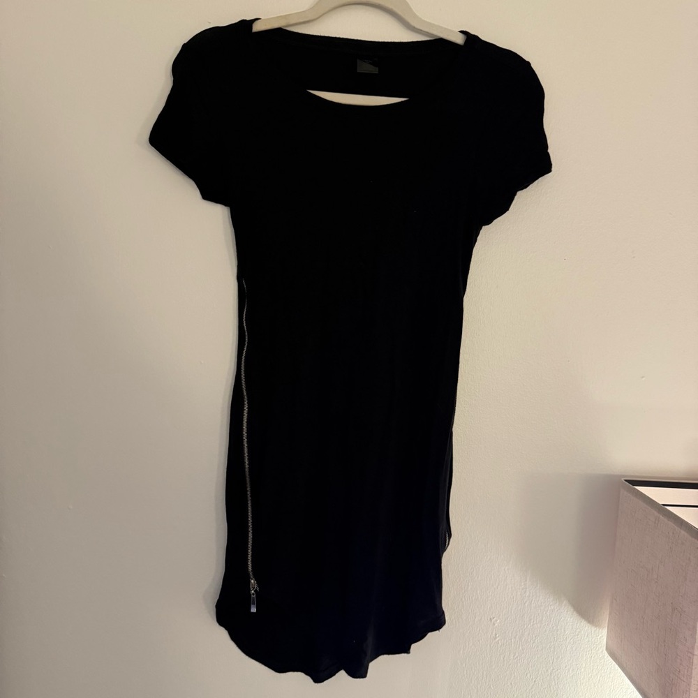 Black body con dress with zippers